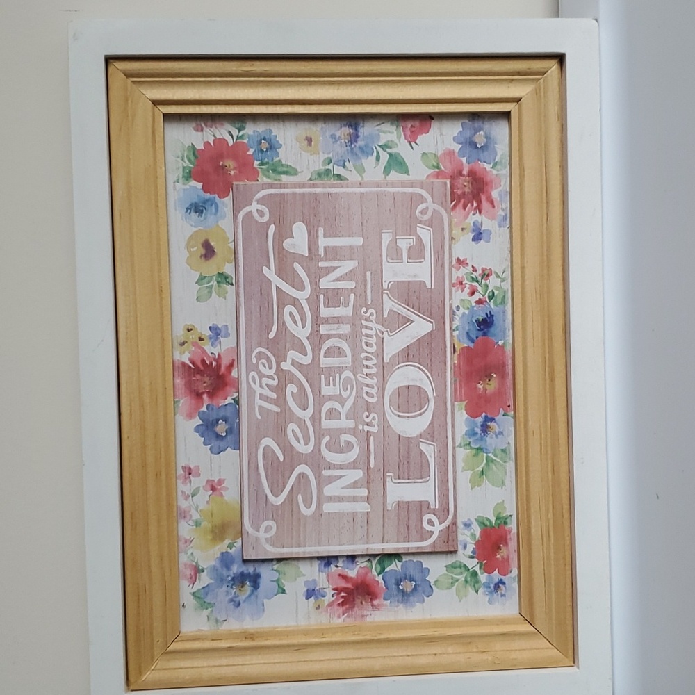 WALL DECOR - Picture 1 of 4